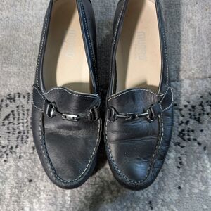 Timeless Munro Black Leather Loafers – Classic Bit Detail